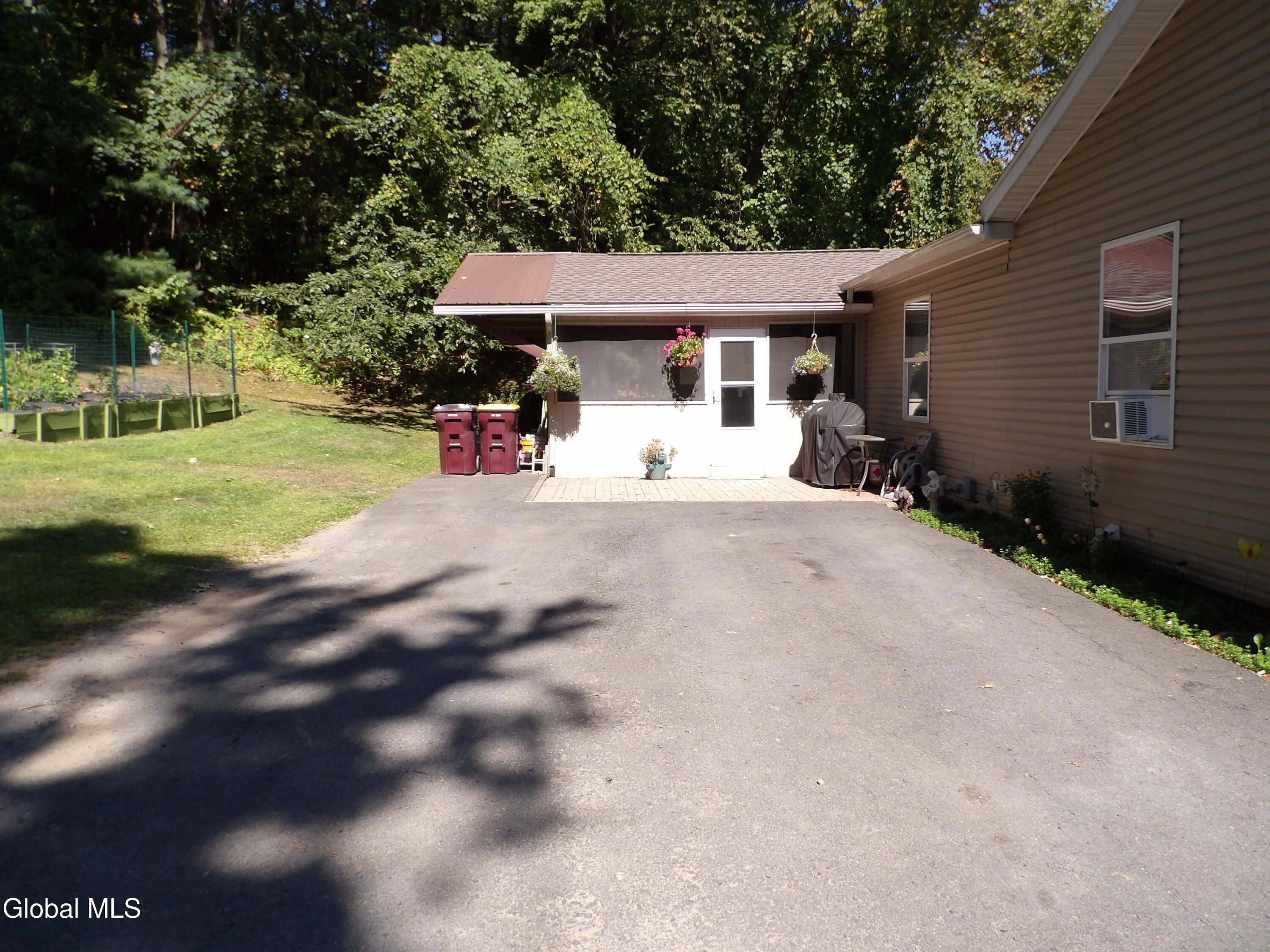 77 Old Canal Road Halfmoon, NY 12065 - Photo 31 of 50 100_1166