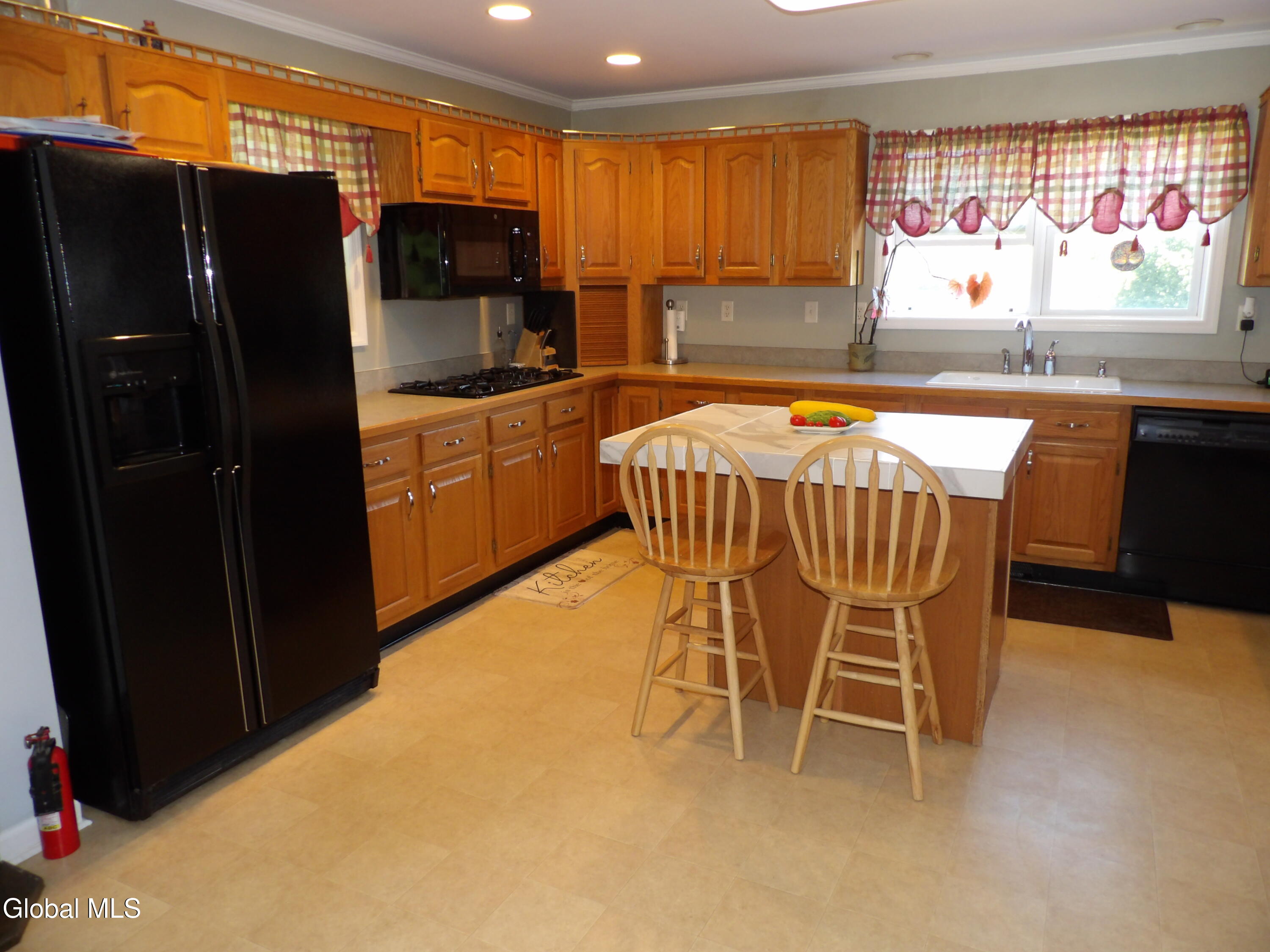 77 Old Canal Road Halfmoon, NY 12065 - Photo 8 of 50 100_1174