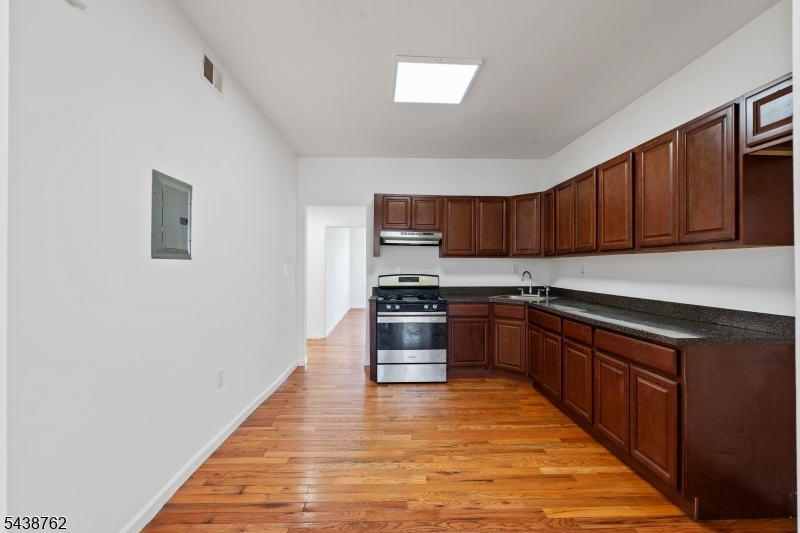 1043 Hunterdon Street, Unit 2 Newark, NJ 07112 - Photo 8 of 21