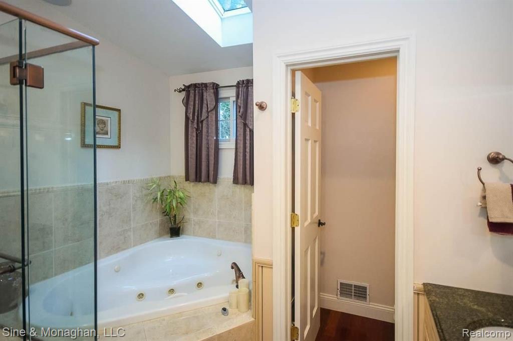 28362 Forestbrook Drive Farmington Hills, MI 48334 - Photo 25 of 38