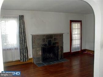 1251 Colson Road Woodlyn, PA 19094 - Photo 2 of 7 Living Room