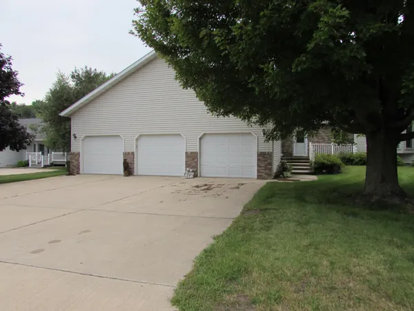 $415,000 | 1600 South Prairie Avenue, Fairmont, MN 56031