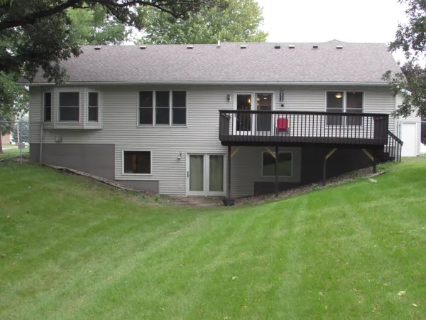 $415,000 | 1600 South Prairie Avenue, Fairmont, MN 56031