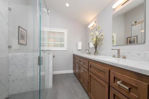 a view of walk in closet
