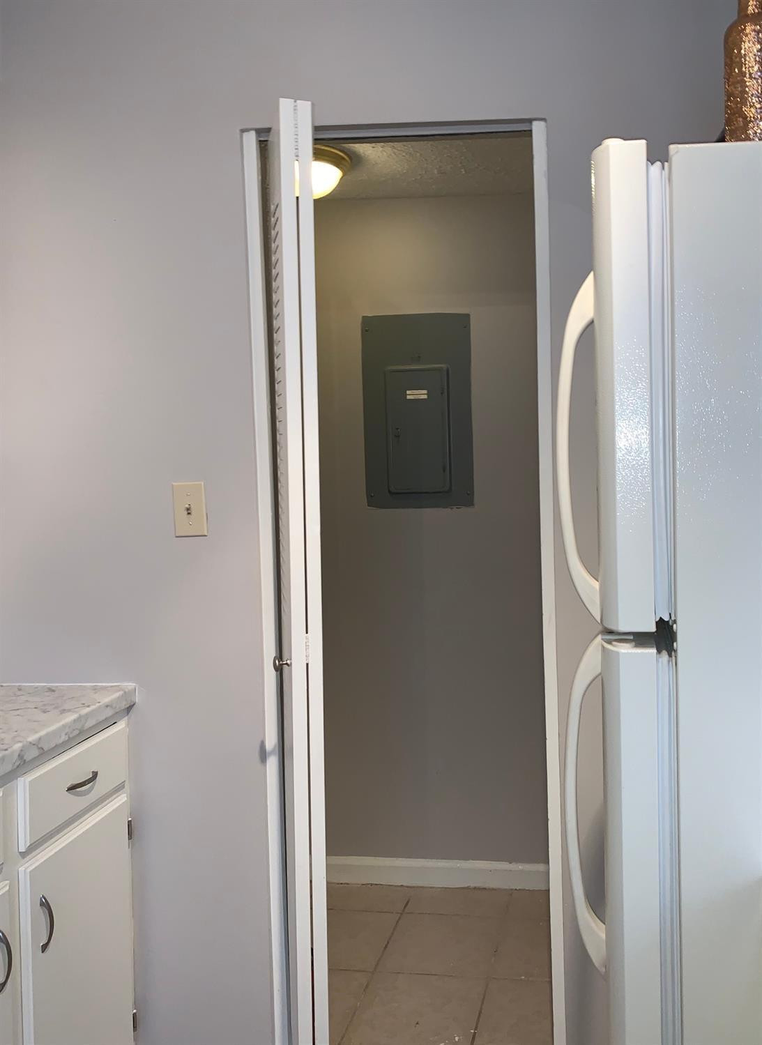 421 Redding Road, Unit 103 Lexington, KY 40517 - Photo 23 of 58 Entrance to pantry from Kitchen.