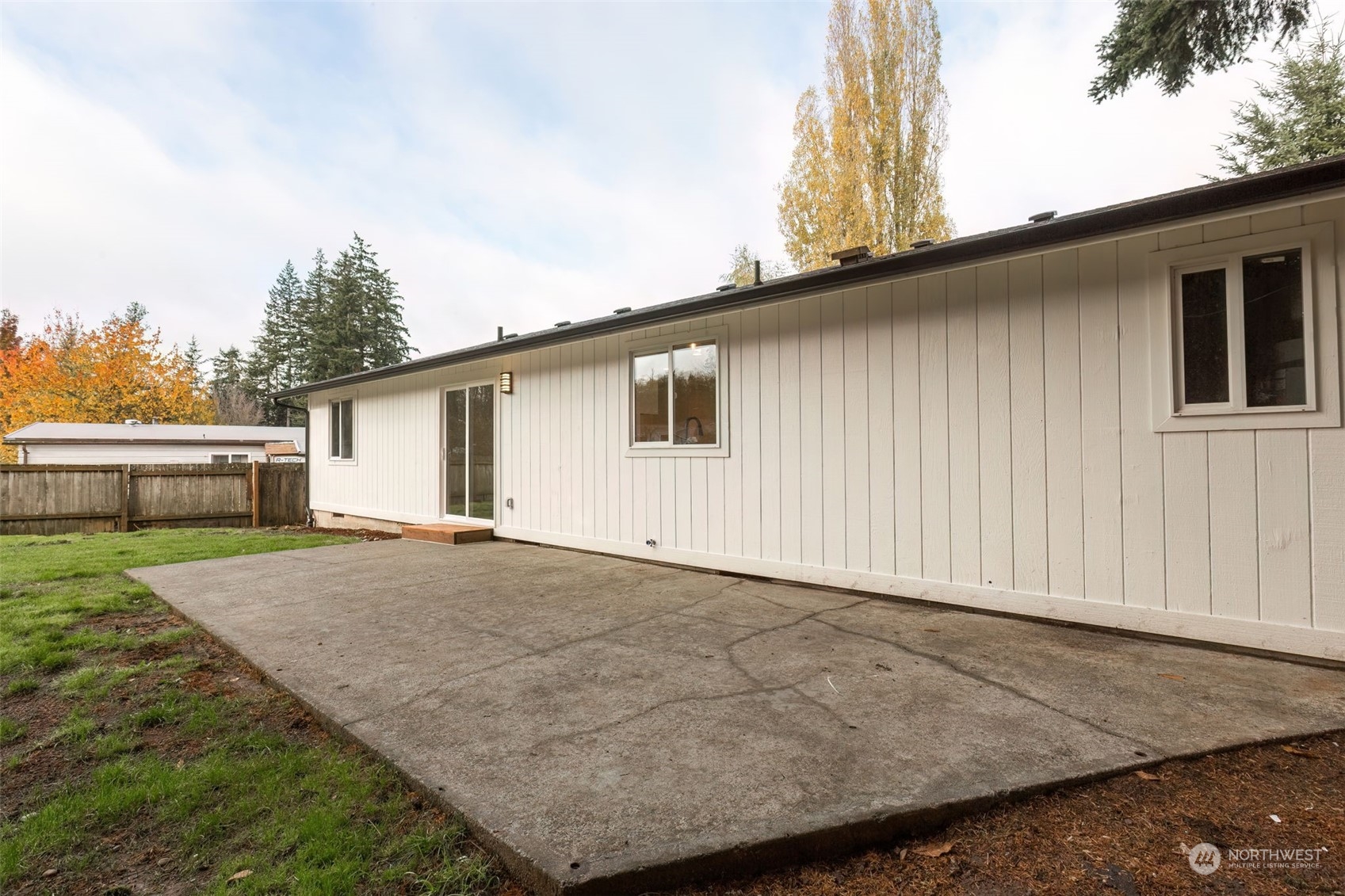 3719 Rhapsody Drive Southeast Port Orchard, WA 98366 - Photo 38 of 40 a backyard of a house