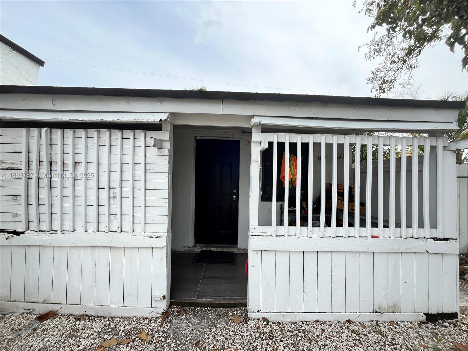 1102 Northwest 103rd Street Miami, FL 33150 - Photo 13 of 37 Unit 2 (2/1)