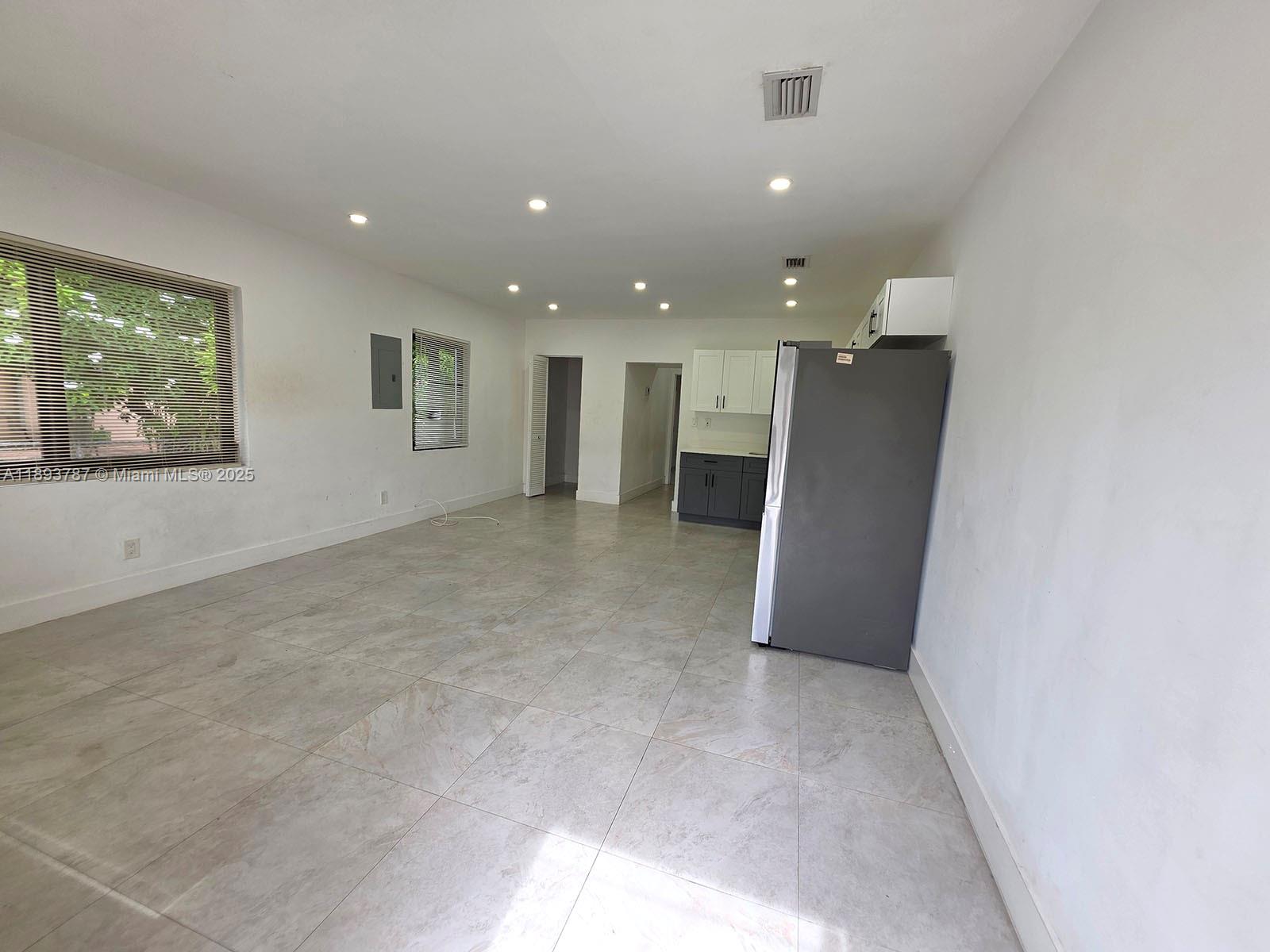 1102 Northwest 103rd Street Miami, FL 33150 - Photo 4 of 37 Unit 2 (2/1)