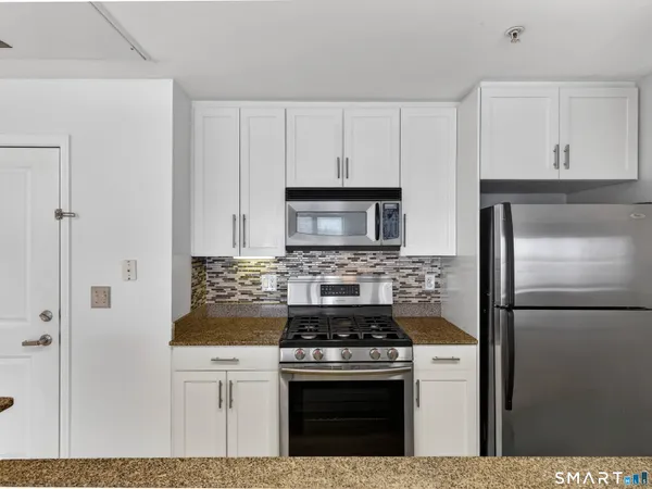 $350,000 | 400 Bank Street, Unit 104, New London, CT 06320