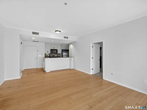 $350,000 | 400 Bank Street, Unit 104, New London, CT 06320