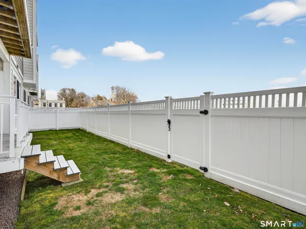 $350,000 | 400 Bank Street, Unit 104, New London, CT 06320