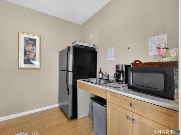 $350,000 | 400 Bank Street, Unit 104, New London, CT 06320