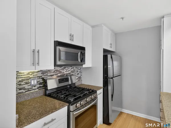 $350,000 | 400 Bank Street, Unit 104, New London, CT 06320