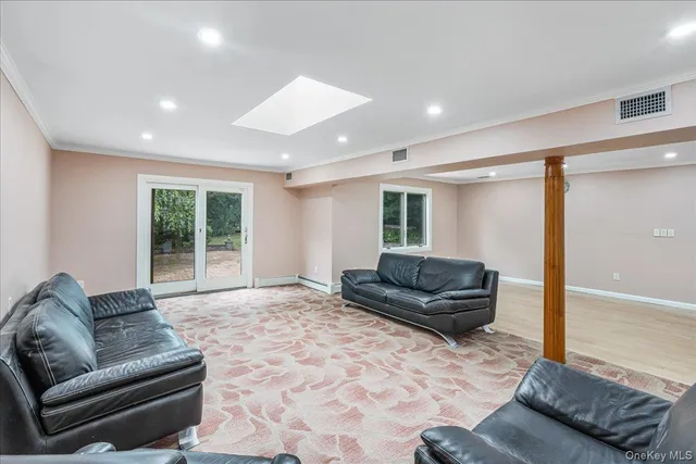 $1,699,999 | 418 Old Courthouse Road, Manhasset Hills, NY 11040