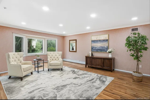 $1,699,999 | 418 Old Courthouse Road, Manhasset Hills, NY 11040