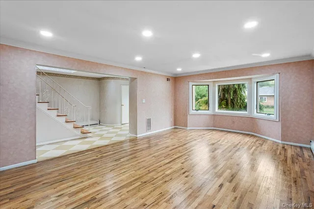 $1,699,999 | 418 Old Courthouse Road, Manhasset Hills, NY 11040