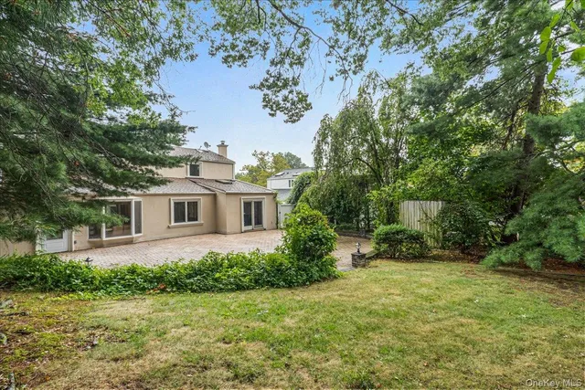 $1,699,999 | 418 Old Courthouse Road, Manhasset Hills, NY 11040