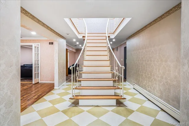 $1,699,999 | 418 Old Courthouse Road, Manhasset Hills, NY 11040