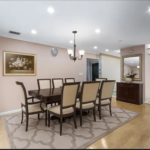 $1,699,999 | 418 Old Courthouse Road, Manhasset Hills, NY 11040