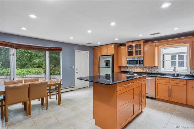 $1,699,999 | 418 Old Courthouse Road, Manhasset Hills, NY 11040