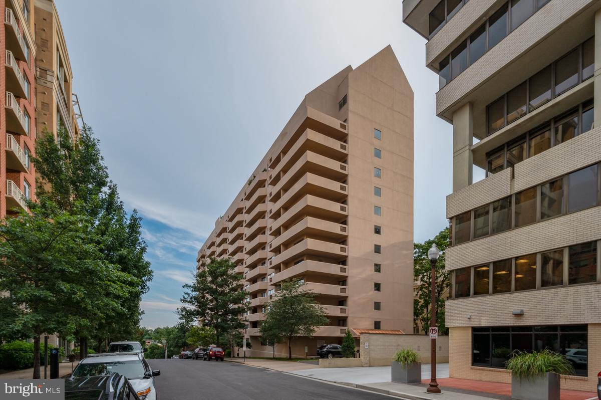 1301 North Courthouse Road, Unit 1106 Arlington, VA 22201 - Photo 39 of 48