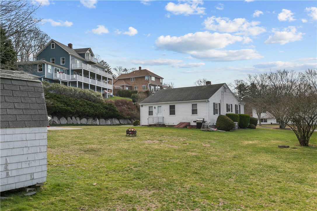 93 Perry Street Bristol, RI 02809 - Photo 4 of 40 Gallery Image 4