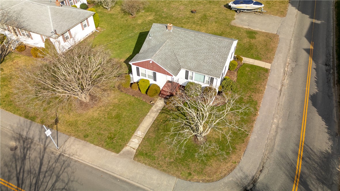 93 Perry Street Bristol, RI 02809 - Photo 5 of 40 Gallery Image 5