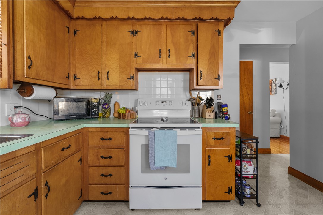 93 Perry Street Bristol, RI 02809 - Photo 7 of 40 Gallery Image 7