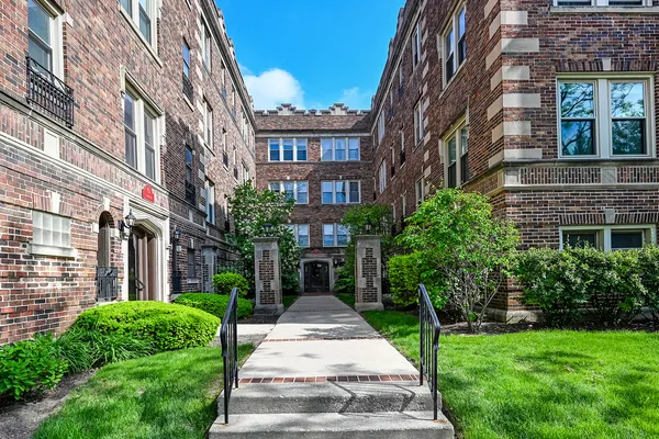 $235,000 | 75 East Harris Avenue, Unit 3C, La Grange, IL 60525