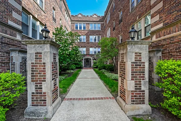 $235,000 | 75 East Harris Avenue, Unit 3C, La Grange, IL 60525