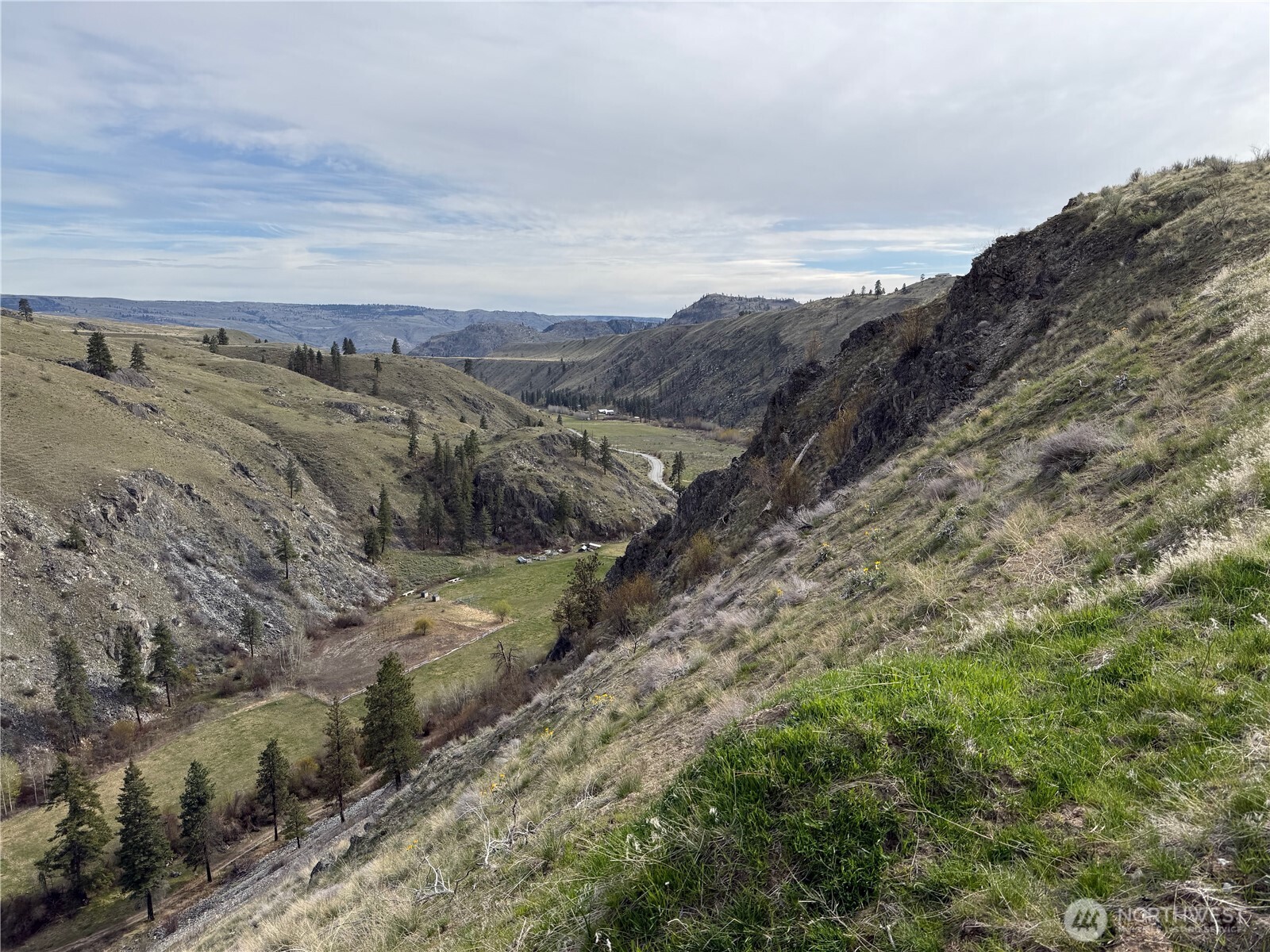 2830 Antoine Creek Road Chelan, WA 98816 - Photo 2 of 20