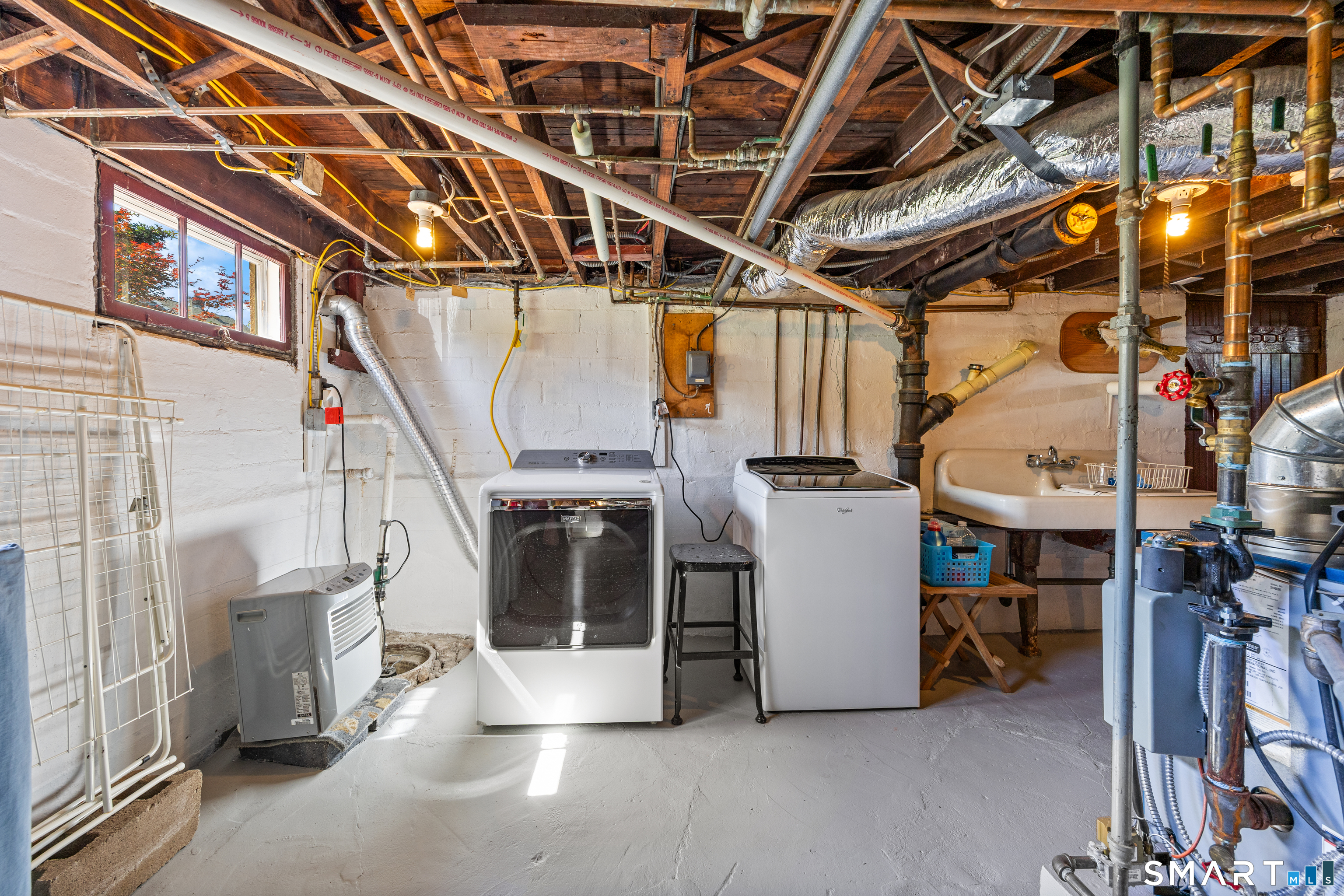 405 Fort Hale Road New Haven, CT 06512 - Photo 27 of 33 Laundry area