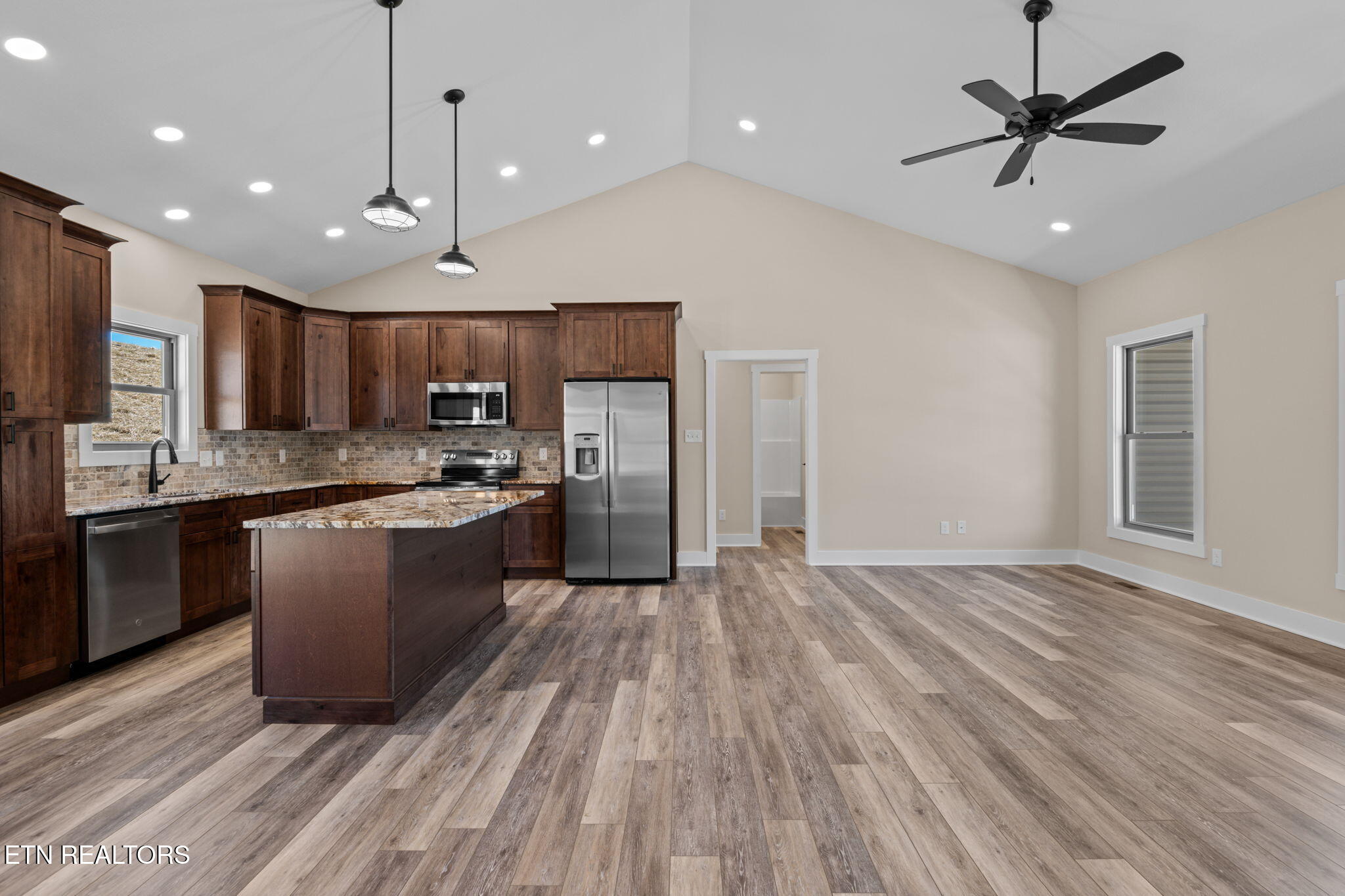 380 Hillvale Road Clinton, TN 37716 - Photo 14 of 28 17-web-or-mls-380 Hillvale-9511