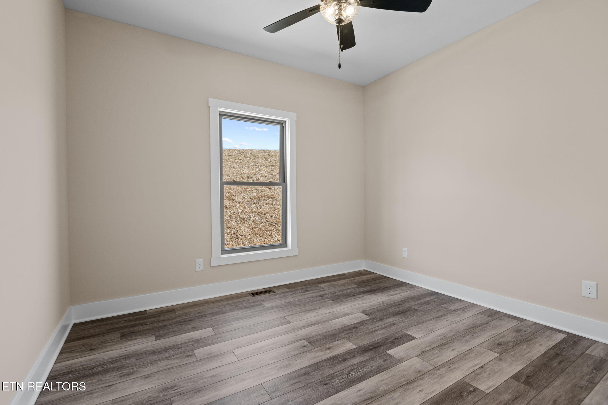 380 Hillvale Road Clinton, TN 37716 - Photo 23 of 28 6-web-or-mls-380 Hillvale-9456