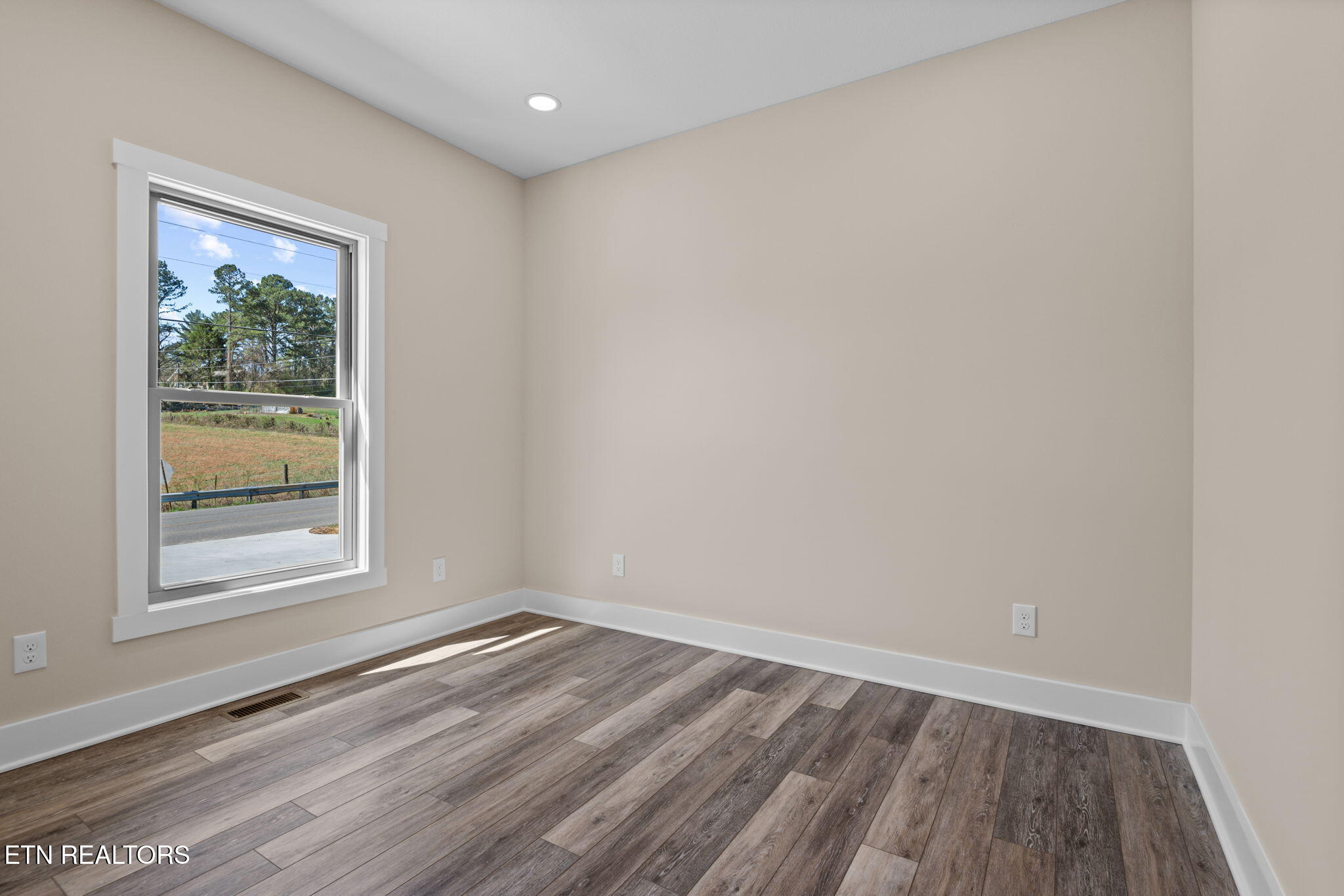 380 Hillvale Road Clinton, TN 37716 - Photo 24 of 28 19-web-or-mls-380 Hillvale-9521