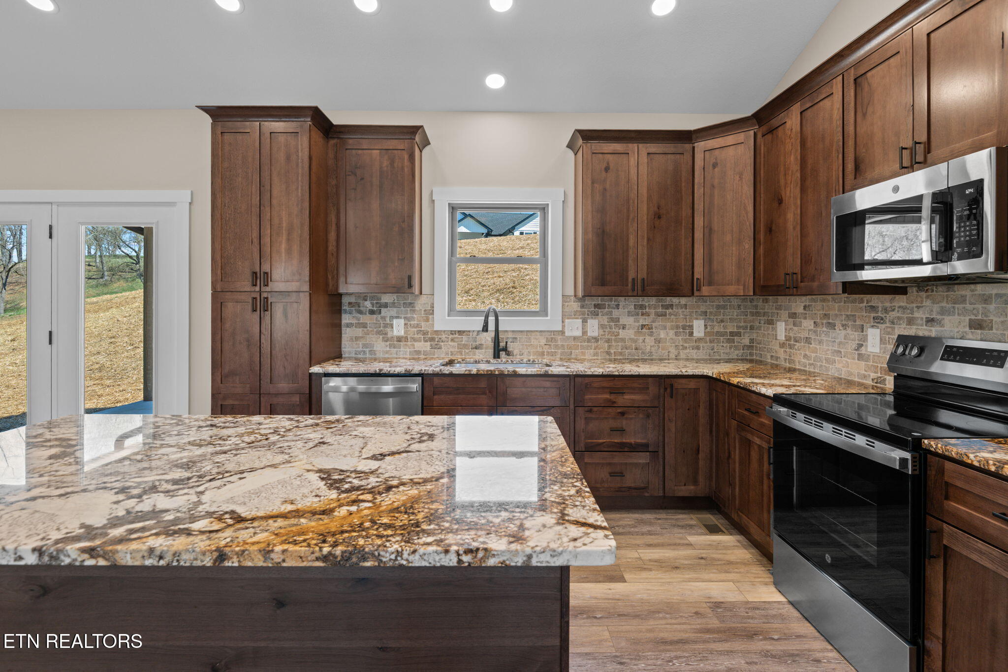 380 Hillvale Road Clinton, TN 37716 - Photo 10 of 28 7-web-or-mls-380 Hillvale-9461