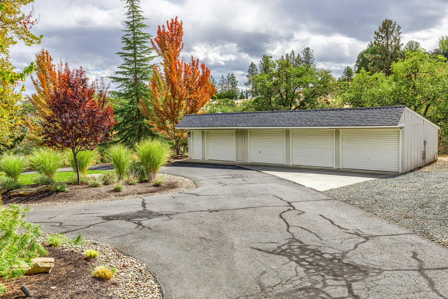 4059 Livingston Road Central Point, OR 97502 - Photo 33 of 39 33