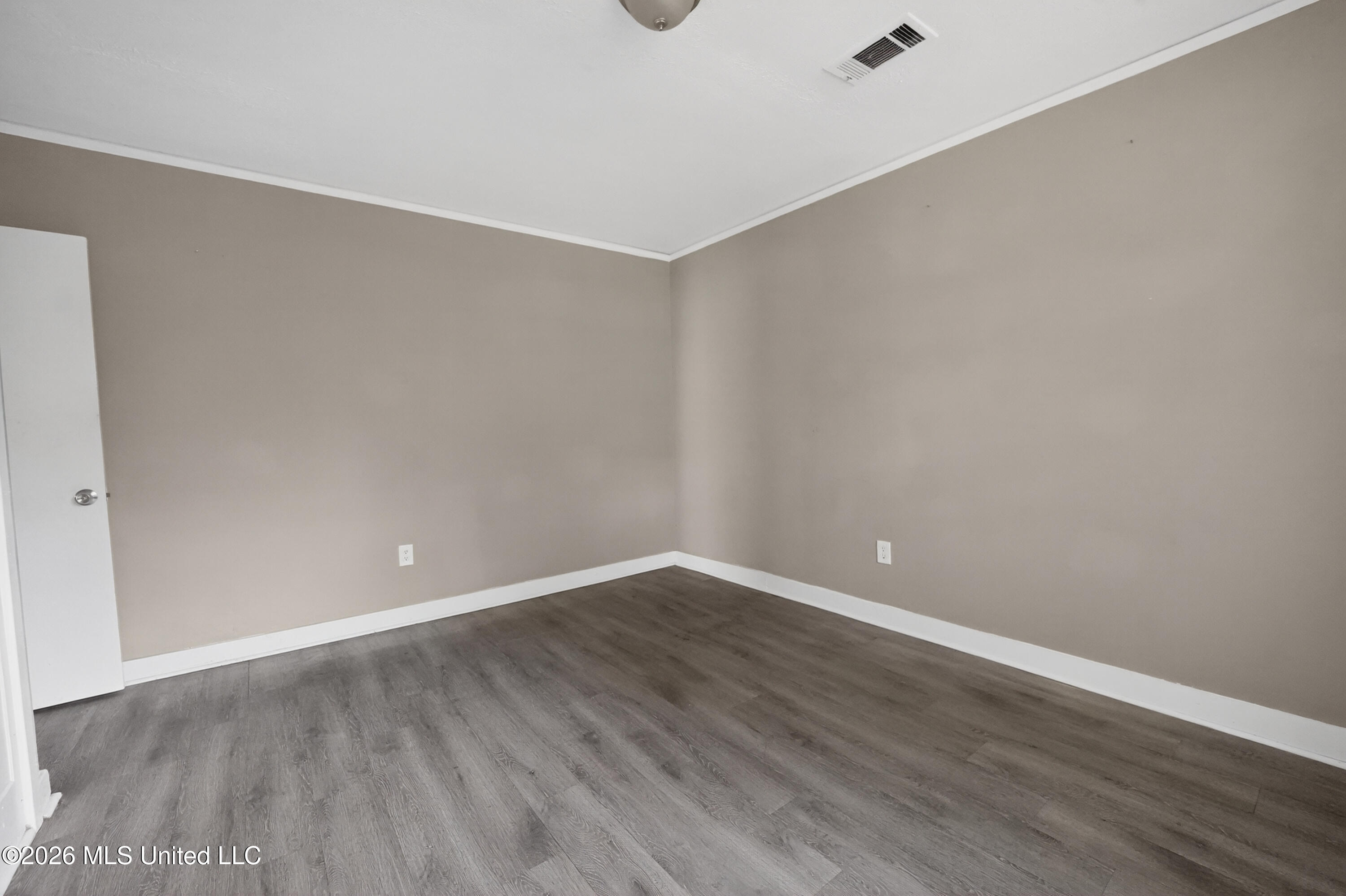 343 Broadmoor Drive Jackson, MS 39206 - Photo 21 of 40 26_343_Broadmoor_Dr-Living_room-6826