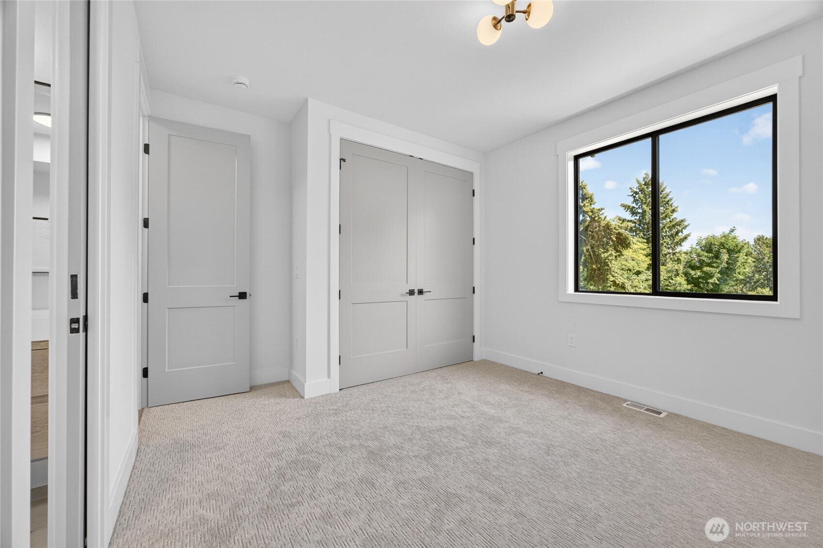 13820 Military Road East Puyallup, WA 98374 - Photo 17 of 38
