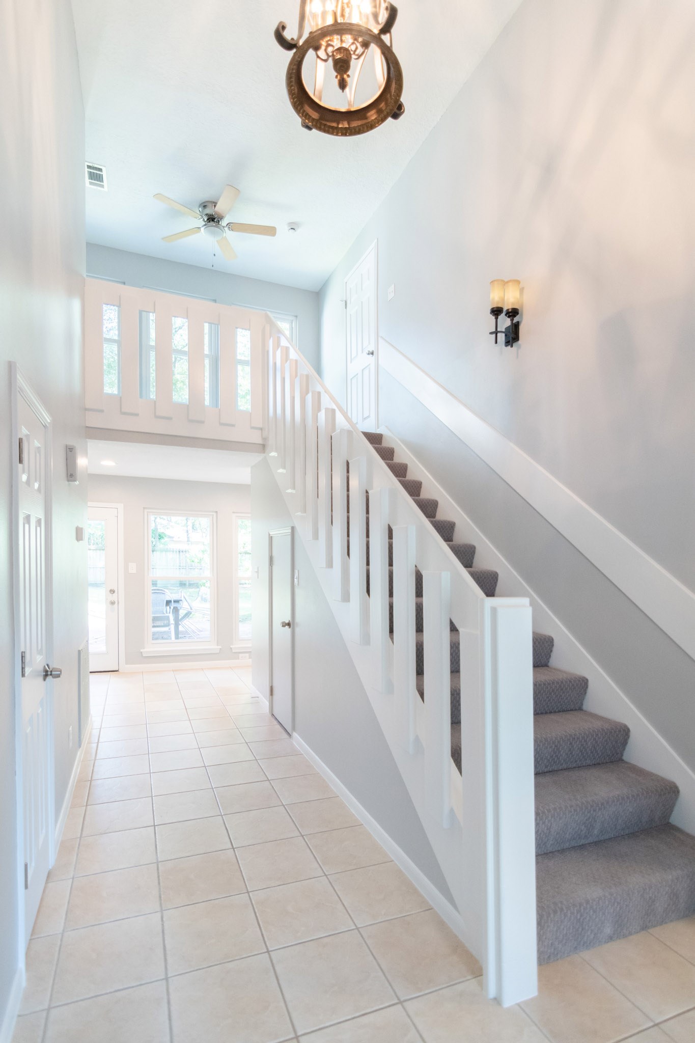 10 Coralvine Court Spring, TX 77380 - Photo 7 of 34 Once inside you'll notice soaring ceilings with chandelier and great color palette.