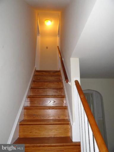 3824 Chantilly Road Chantilly, VA 20151 - Photo 8 of 20 Staircase
