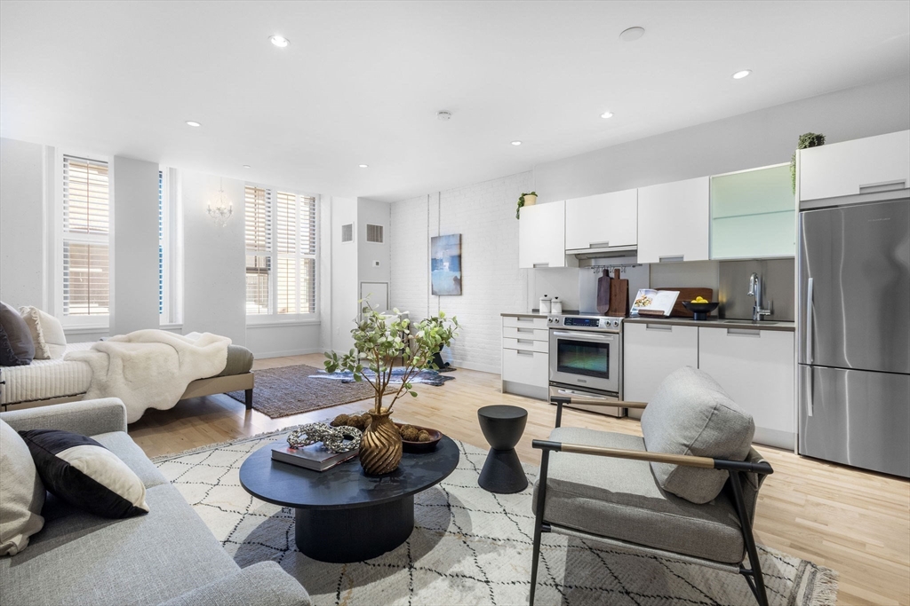 346 Congress Street, Unit 412 Boston, MA 02210 - Photo 3 of 33