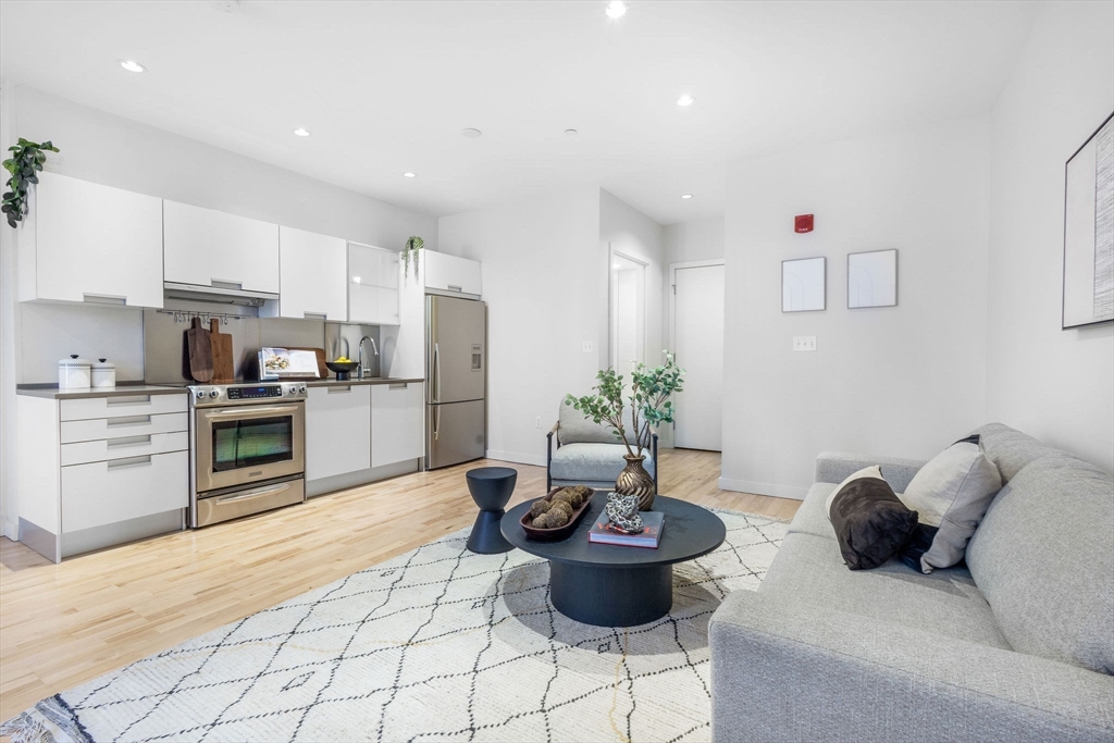 346 Congress Street, Unit 412 Boston, MA 02210 - Photo 4 of 33