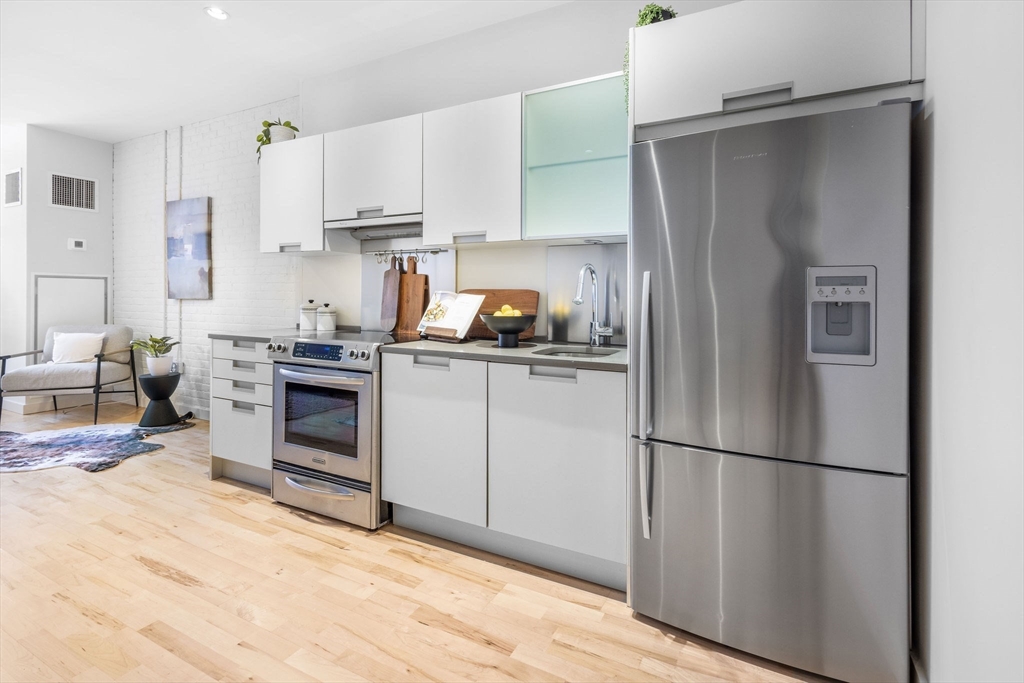 346 Congress Street, Unit 412 Boston, MA 02210 - Photo 9 of 33