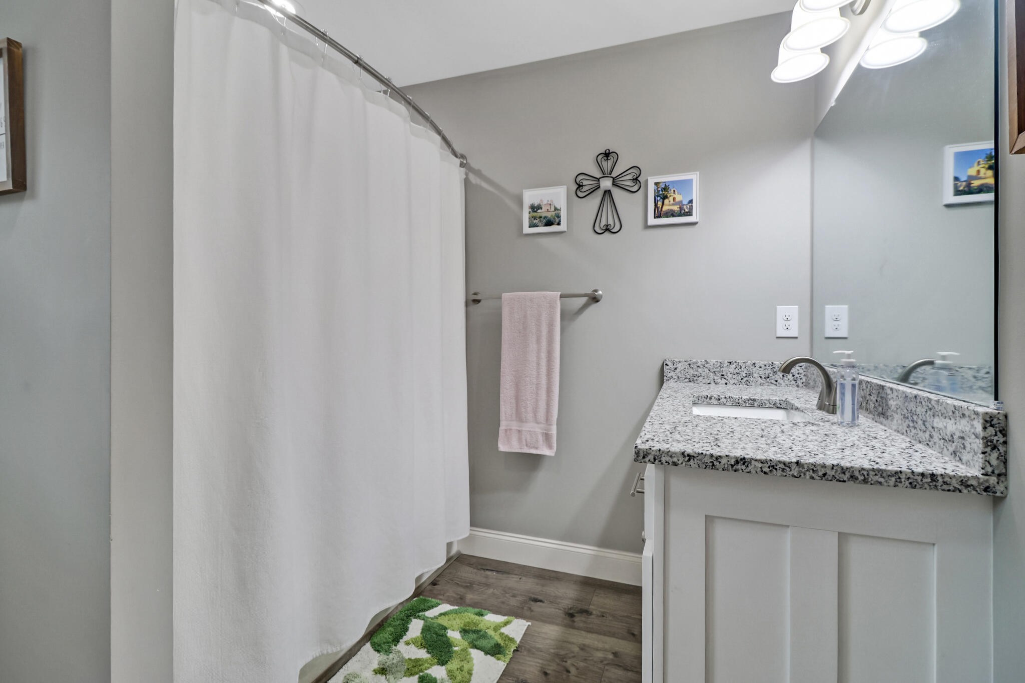 1095 Fugate Road Evensville, TN 37332 - Photo 18 of 50 a bathroom with a granite countertop sink and a mirror