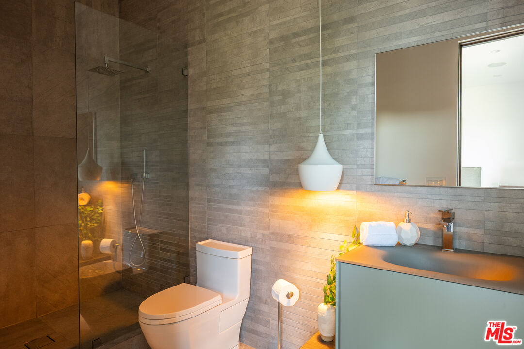 1632 Stradella Road Los Angeles, CA 90077 - Photo 14 of 22