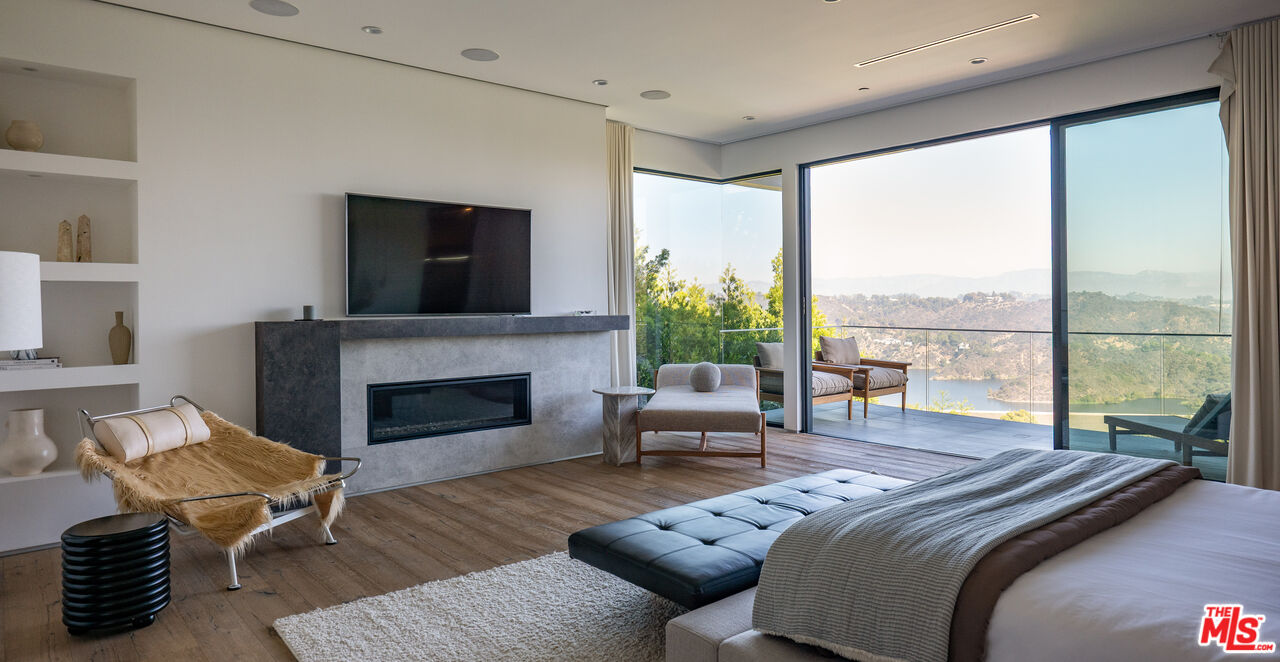 1632 Stradella Road Los Angeles, CA 90077 - Photo 15 of 22