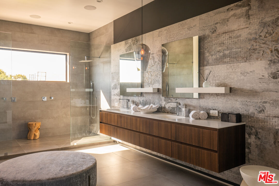 1632 Stradella Road Los Angeles, CA 90077 - Photo 17 of 22