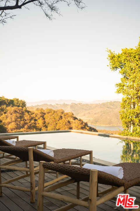 1632 Stradella Road Los Angeles, CA 90077 - Photo 21 of 22