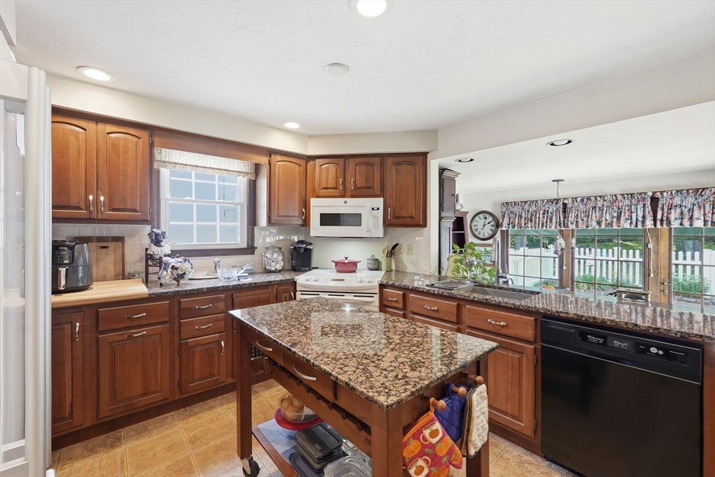 22 Kingsbury Road Thompson, CT 06277 - Photo 4 of 40 Gallery Image 4